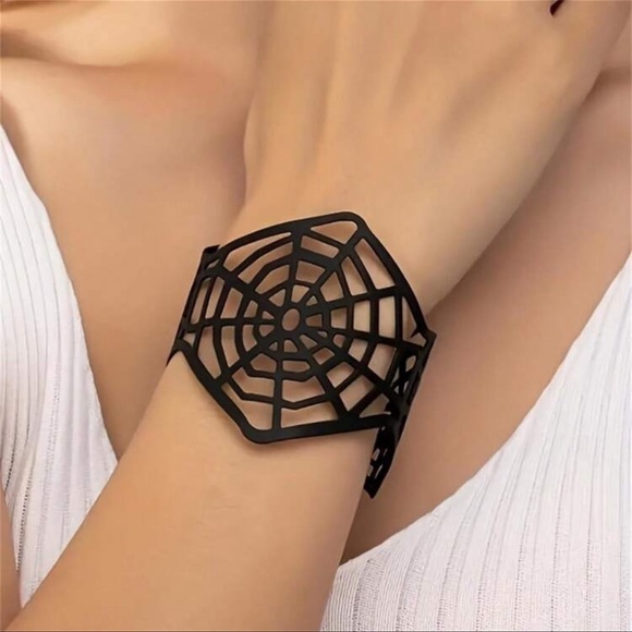New Gothic Style Halloween Spider Web Bangle - Picture 3 of 4